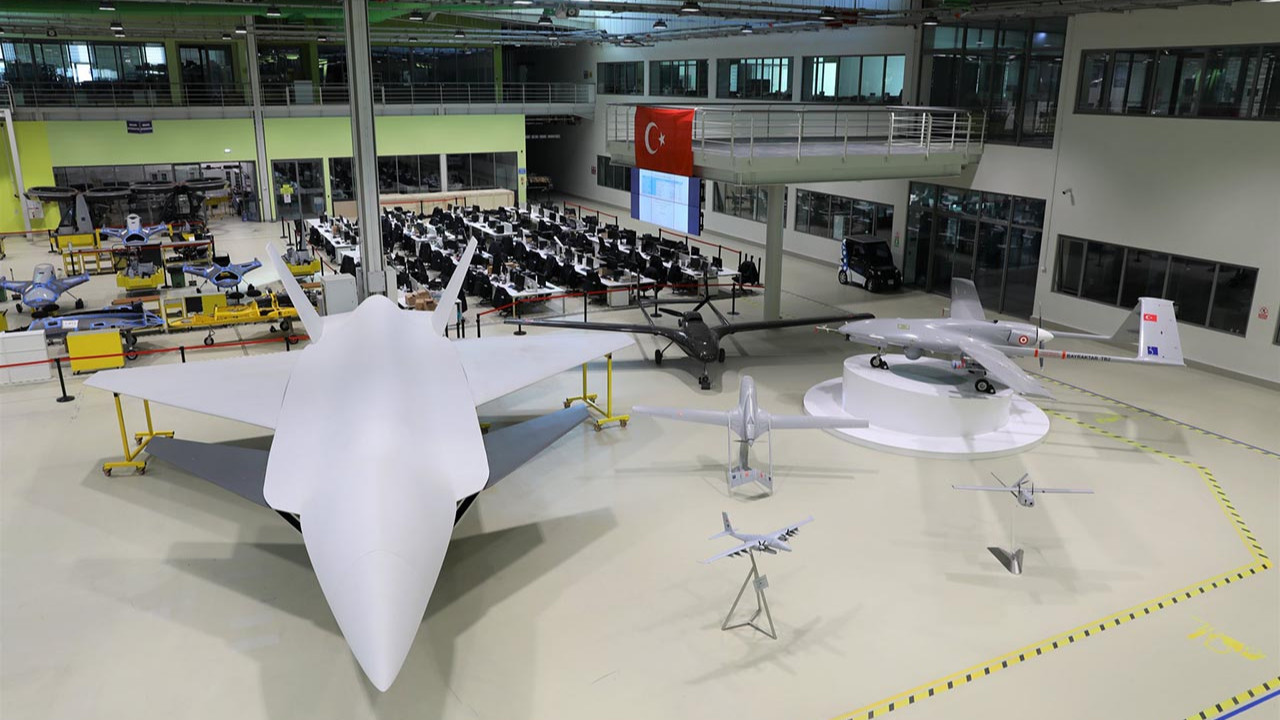 Yerli insansız savaş uçağı Kızılelma'nın kanatları takıldı
