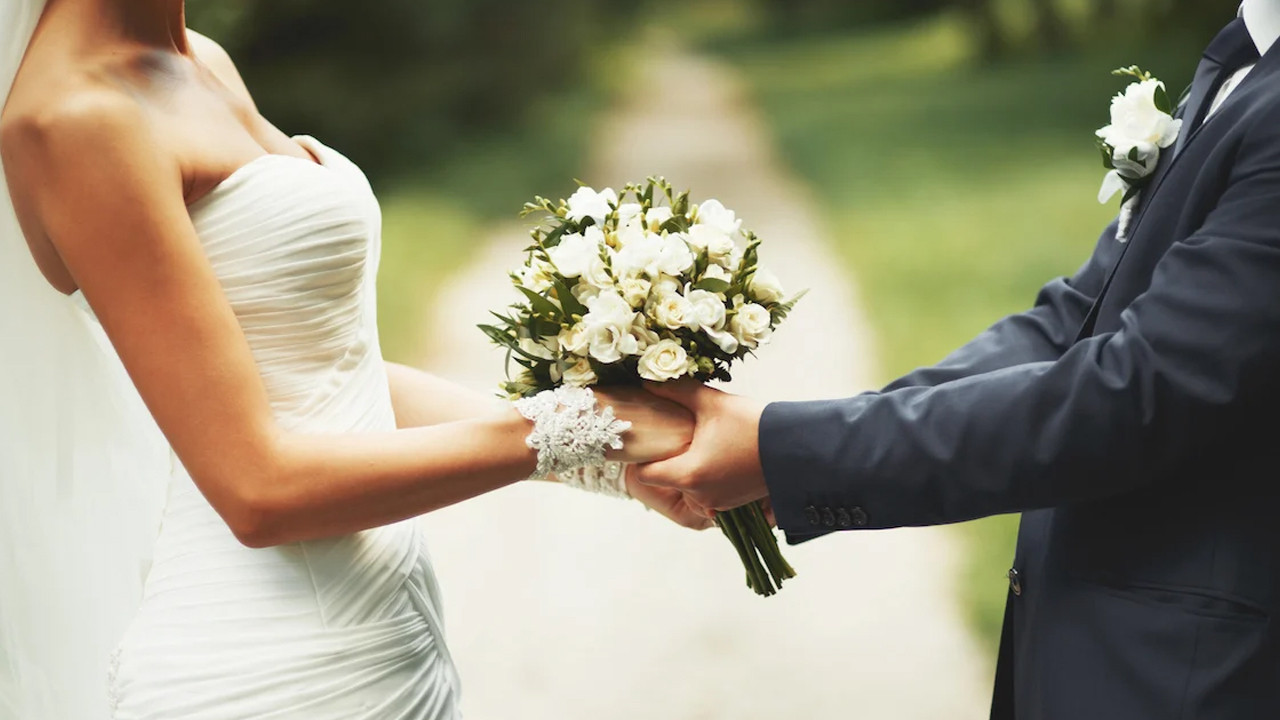 Enflasyon evlenecek çiftleri vurdu: Düğüni beyaz eşya ve mobilya fiyatları uçtu