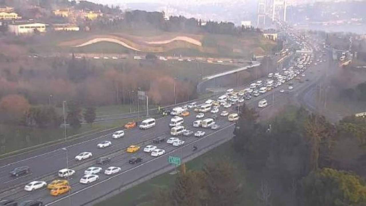 İstanbul trafiğini kilitleyen kaza! Trafik durdu!