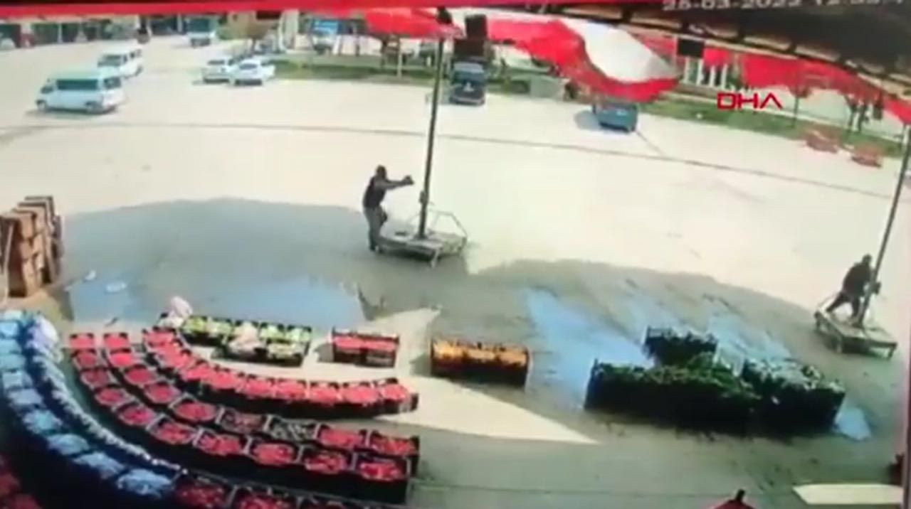 Uçmasın diye tutmaya çalıştığı şemsiyeyle birlikte havalandı - Resim: 4