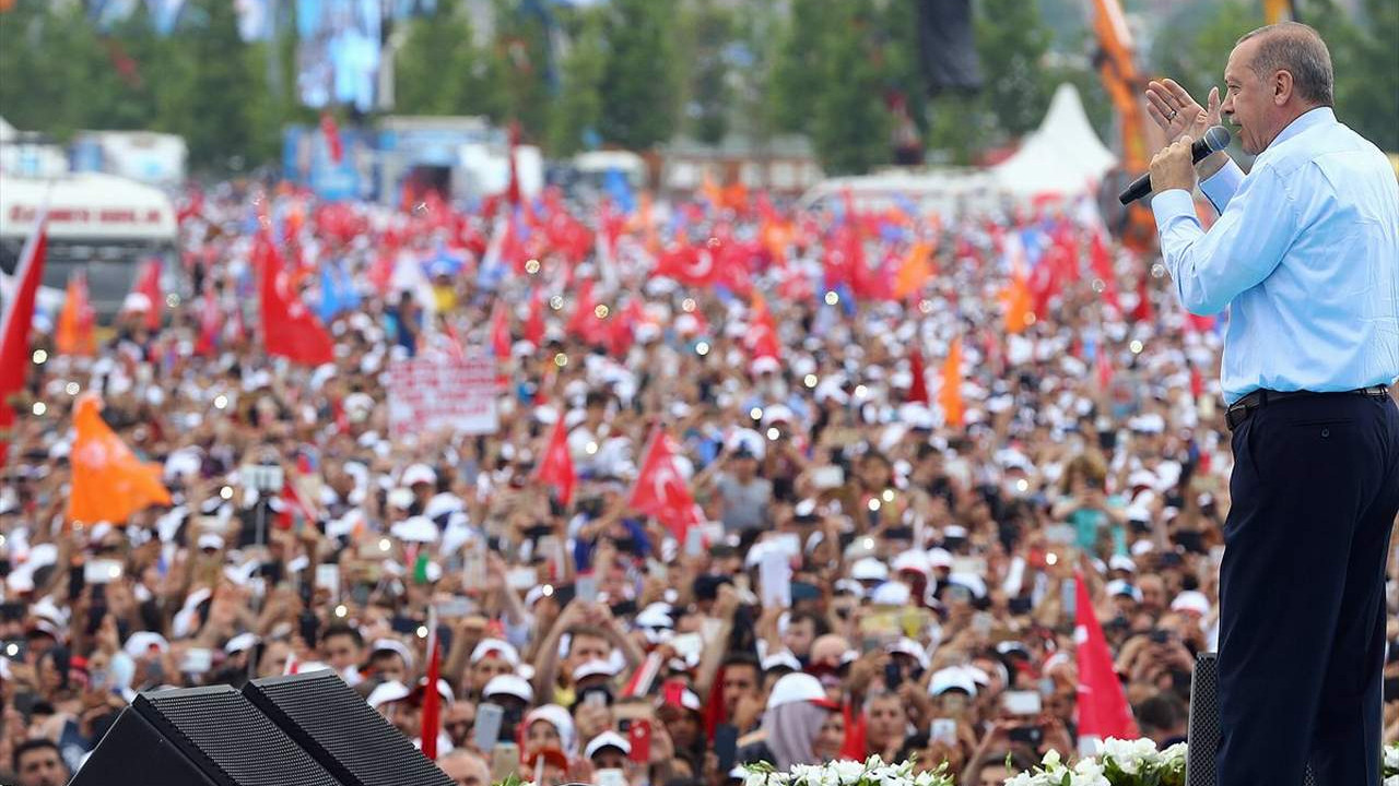 Ünlü ekonomist tehlikeyi ''Erdoğan'ı köşeye sıkıştıracak'' diyerek açıkladı