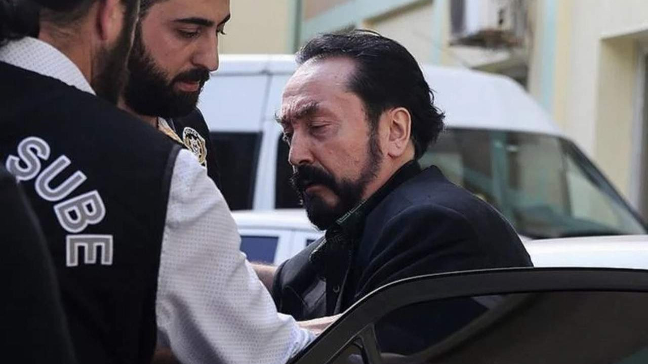 Adnan Oktar'ın avukatı mahkeme salonundan çıkarıldı