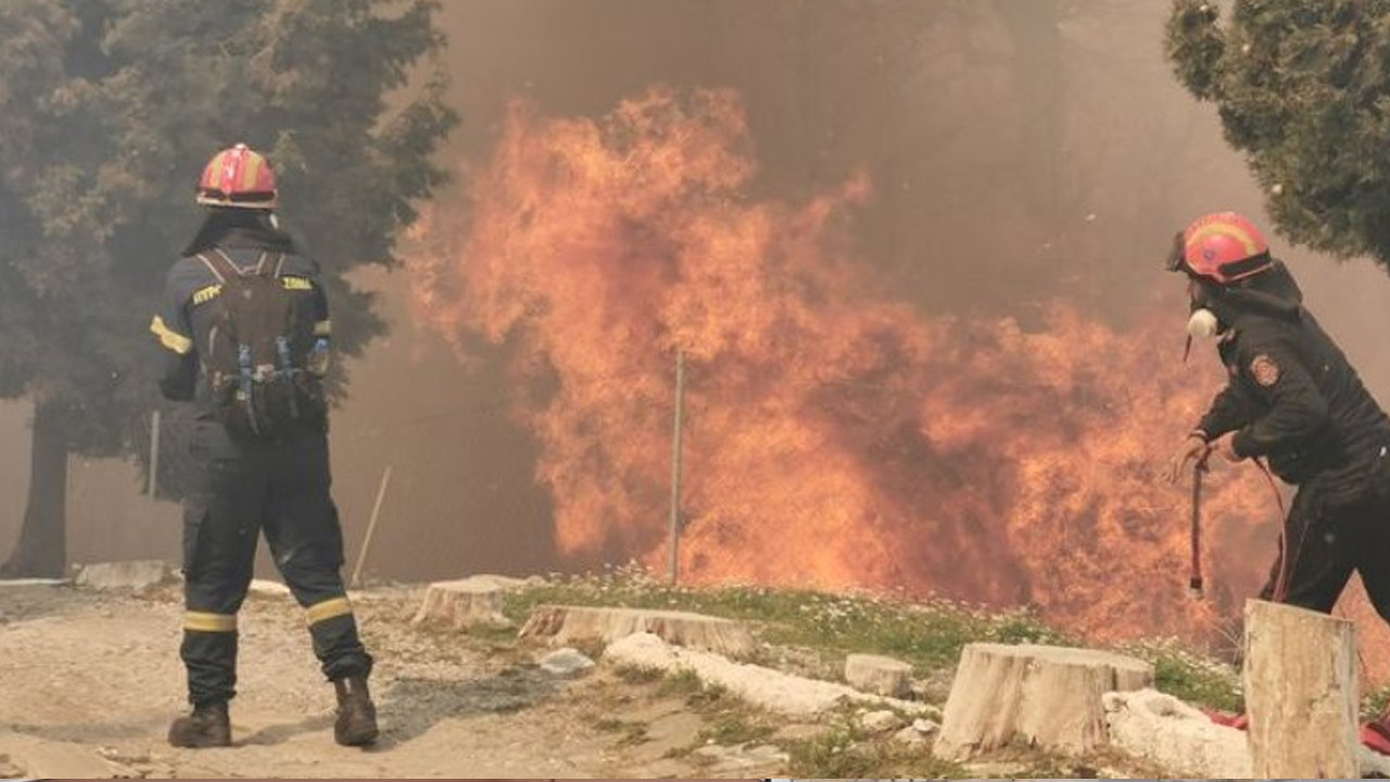 Sisam Adası'nda orman yangını: Kontrol altına alınamıyor