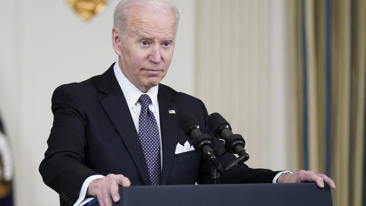Gafların efendisi Biden kopya çekerken yakalandı