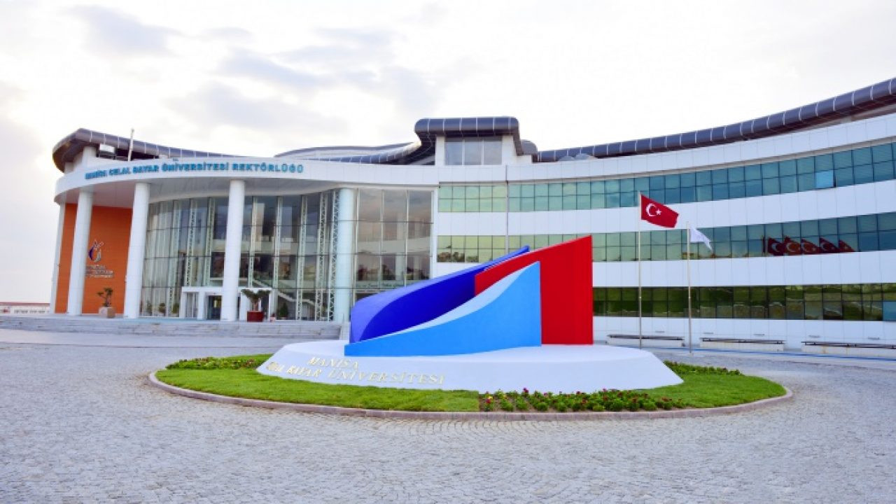 Celal Bayar Üniversitesi'nde Adolf Hitlerli skandal tanıtım