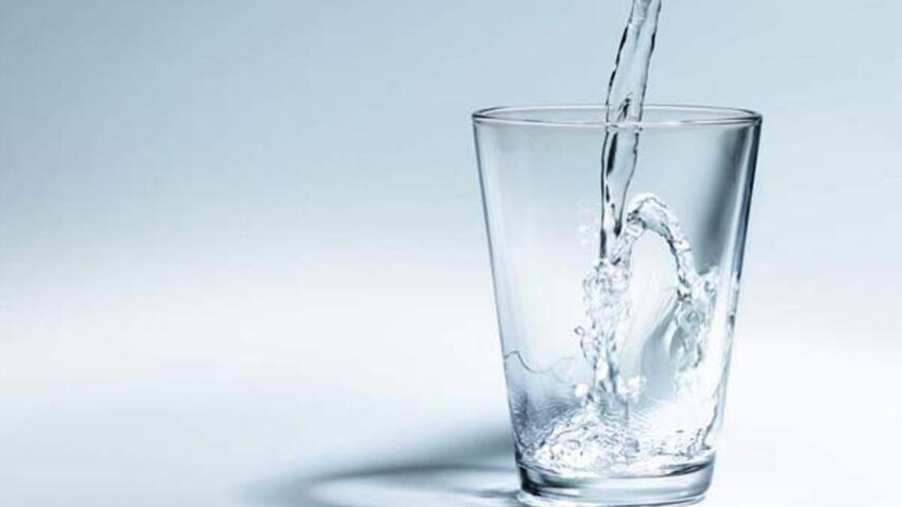 Baş ağrısı yapıyor! Ramazan ayında ne kadar su içilmeli?
