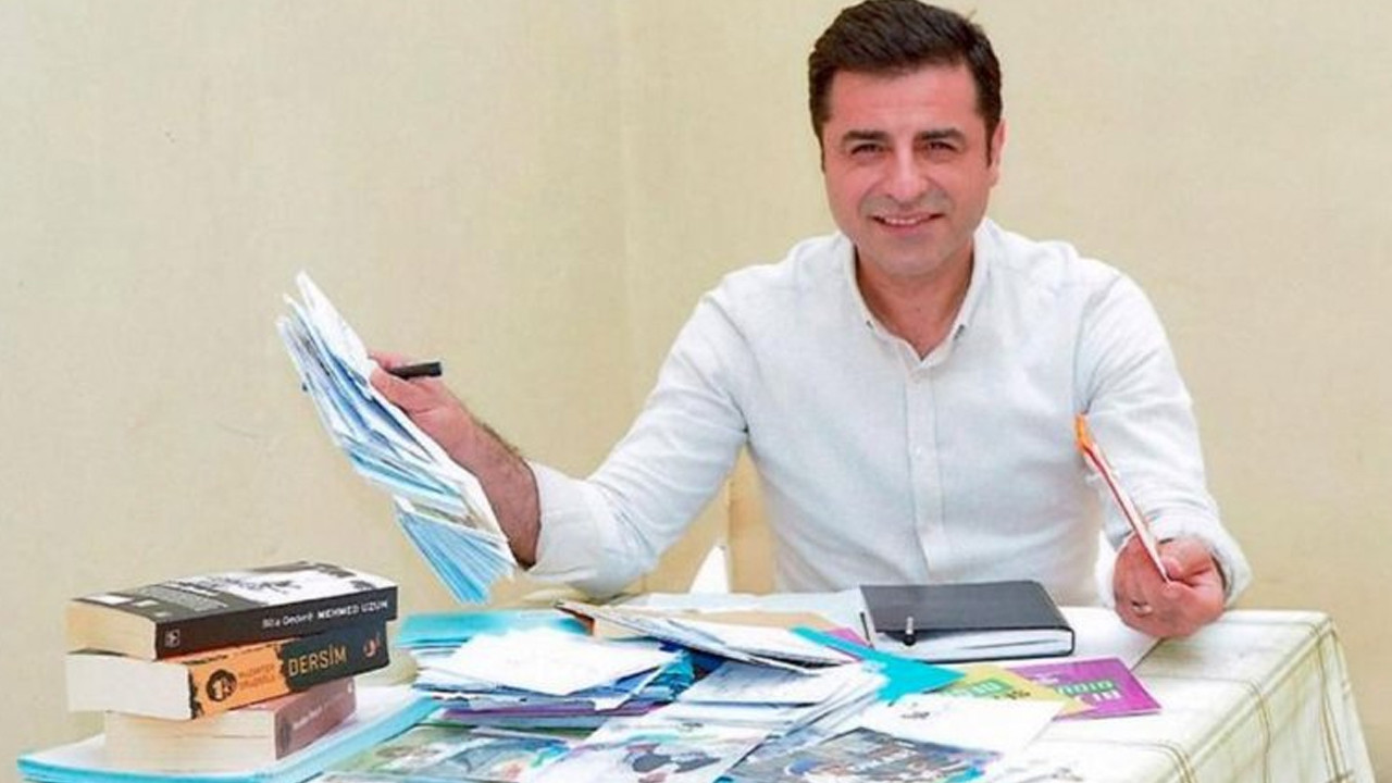 Demirtaş'tan yeni koğuş arkadaşıyla fotoğraf: Yollar dikenli, engebeli olabilir...