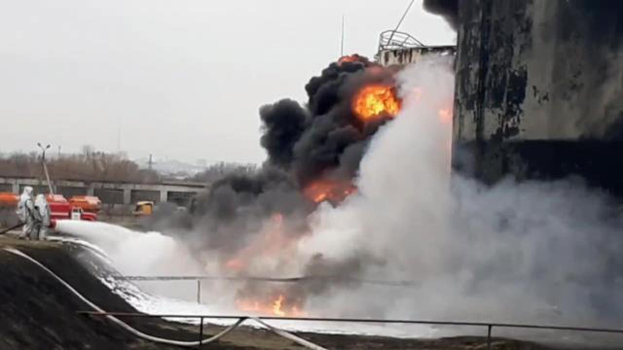 Ukrayna helikopterleri, Rusya’da petrol tesisini vurdu - Resim: 1