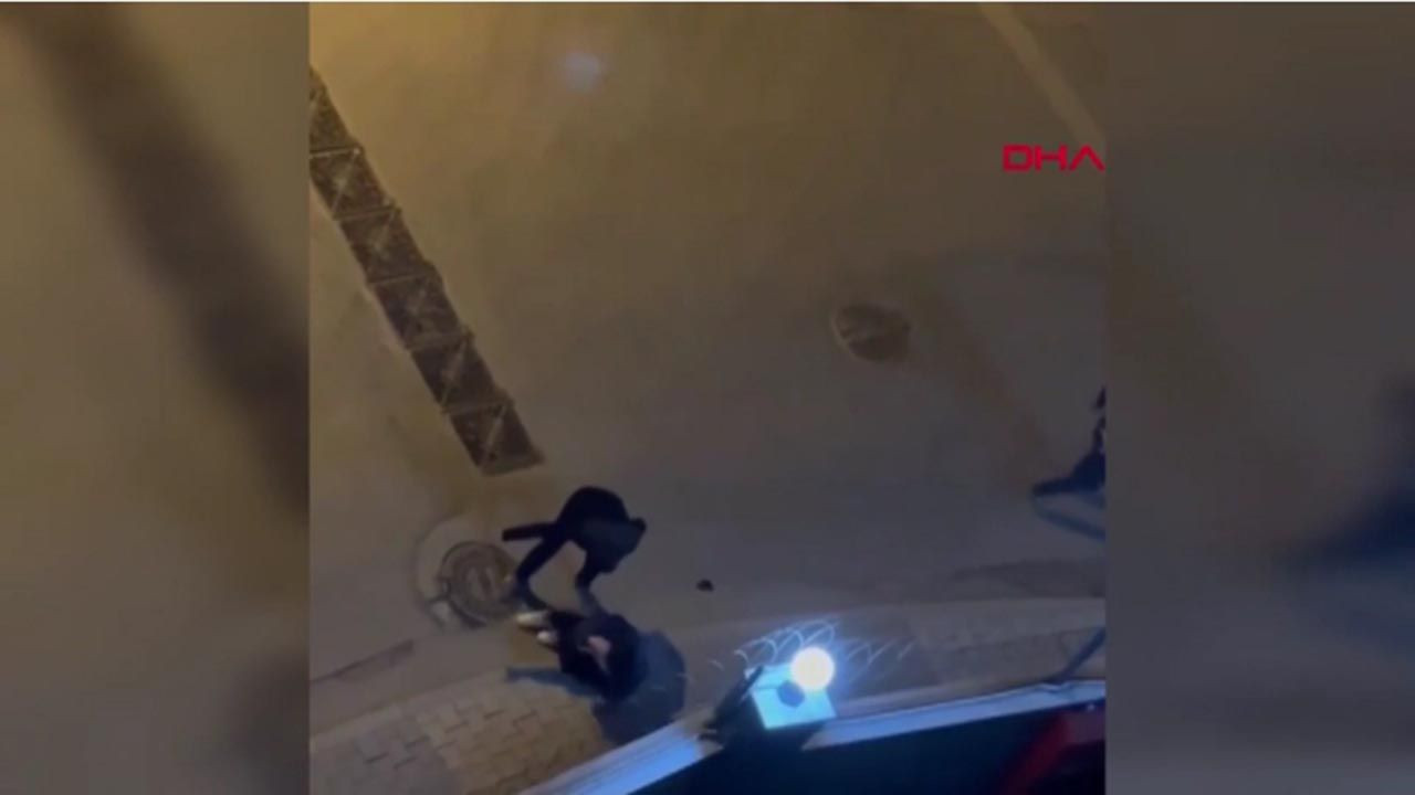 İstanbul'da dehşet! Kadının çığlıkları sokağı inletti! Kadın dövdü, çevredekileri tehdit etti - Resim: 4
