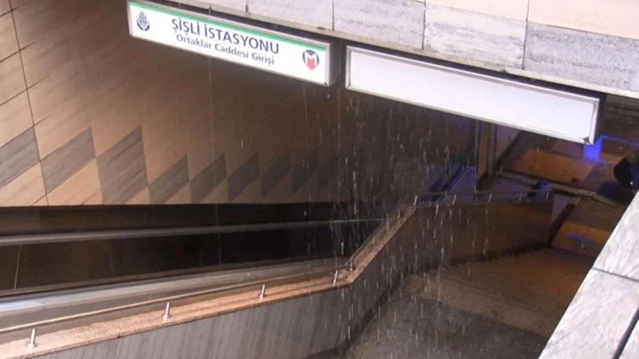 İstanbul'da su borusu patladı; metro istasyonu kapatıldı