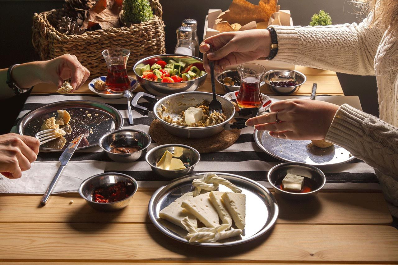 İftar ve sahurda ne yemeli, ne yememeli? Uzmanı tek tek açıkladı
