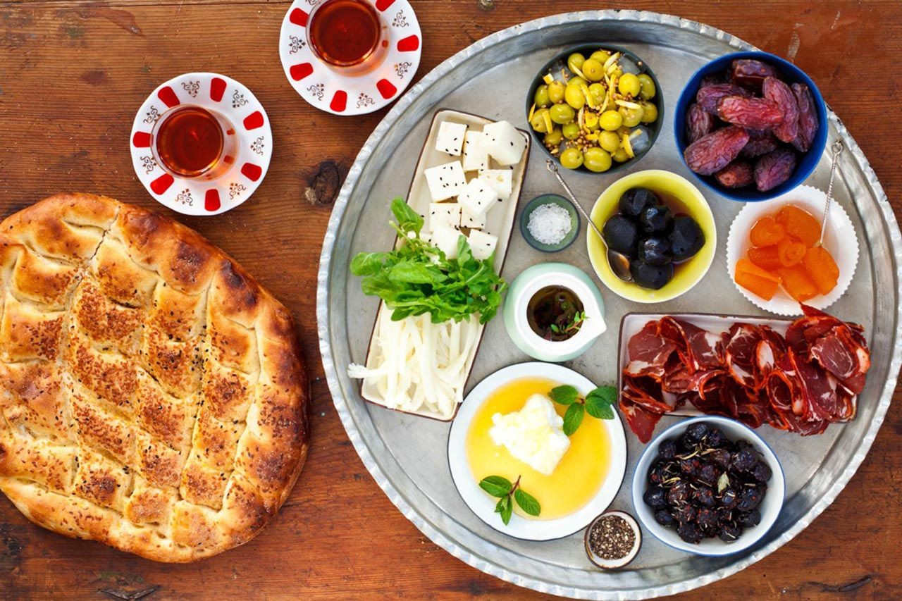 İftar ve sahurda ne yemeli, ne yememeli? Uzmanı tek tek açıkladı