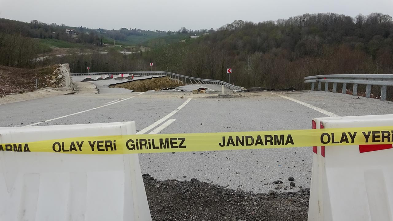 Sürücüler dikkat! Çökme meydana gelen Karadeniz Sahil Yolu ne zaman açılacak?