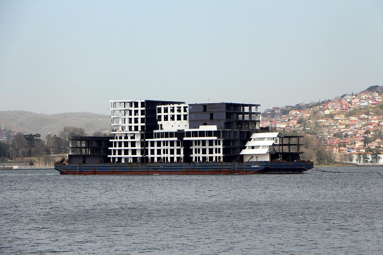 İstanbul Boğazı'ndan 8 katlı ''apartman'' geçti! Gören bir daha baktı - Resim: 4
