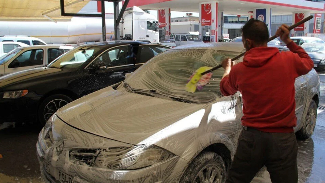 İzmir'de toz aşımı nedeniyle çamur yağdı
