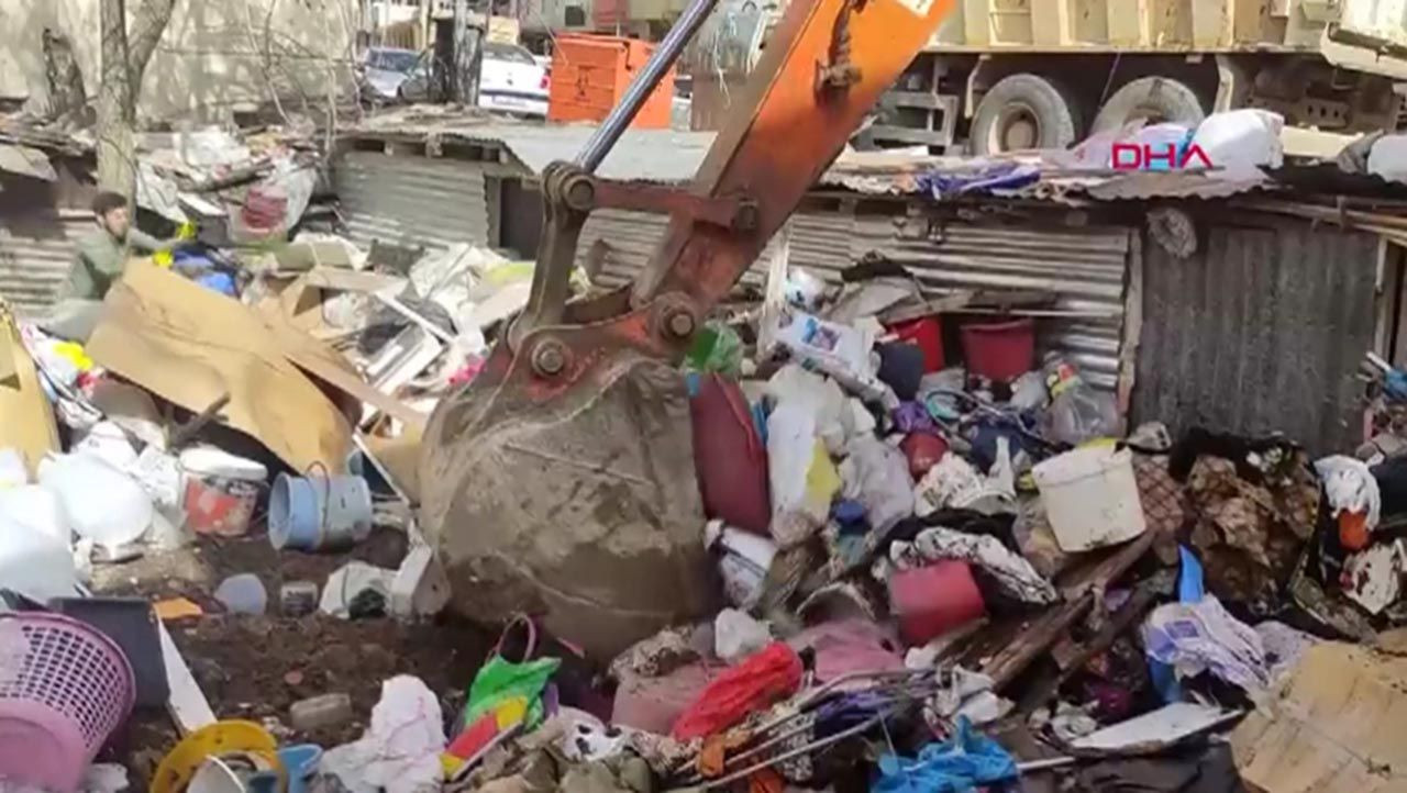 Kötü kokular gelince fark edildi... Evden çıkan çöpü gören gözlerine inanamadı - Resim: 2