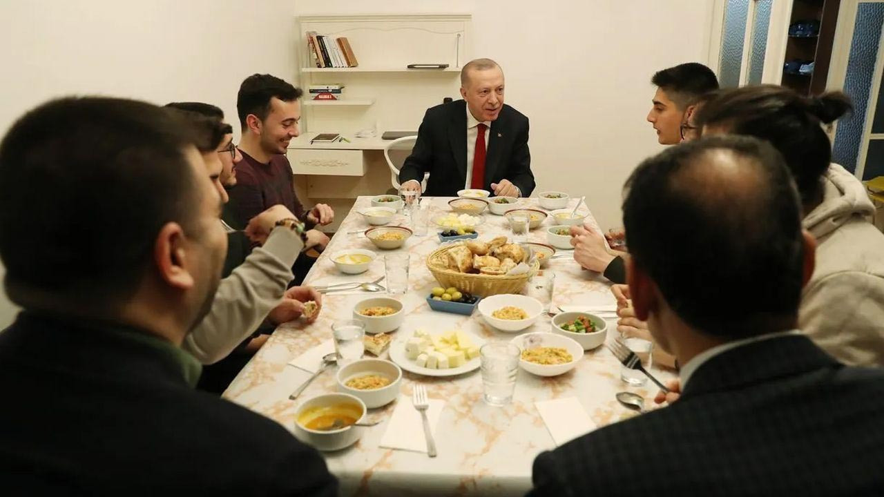 Cumhurbaşkanı Erdoğan üniversite öğrencileriyle iftar yaptı