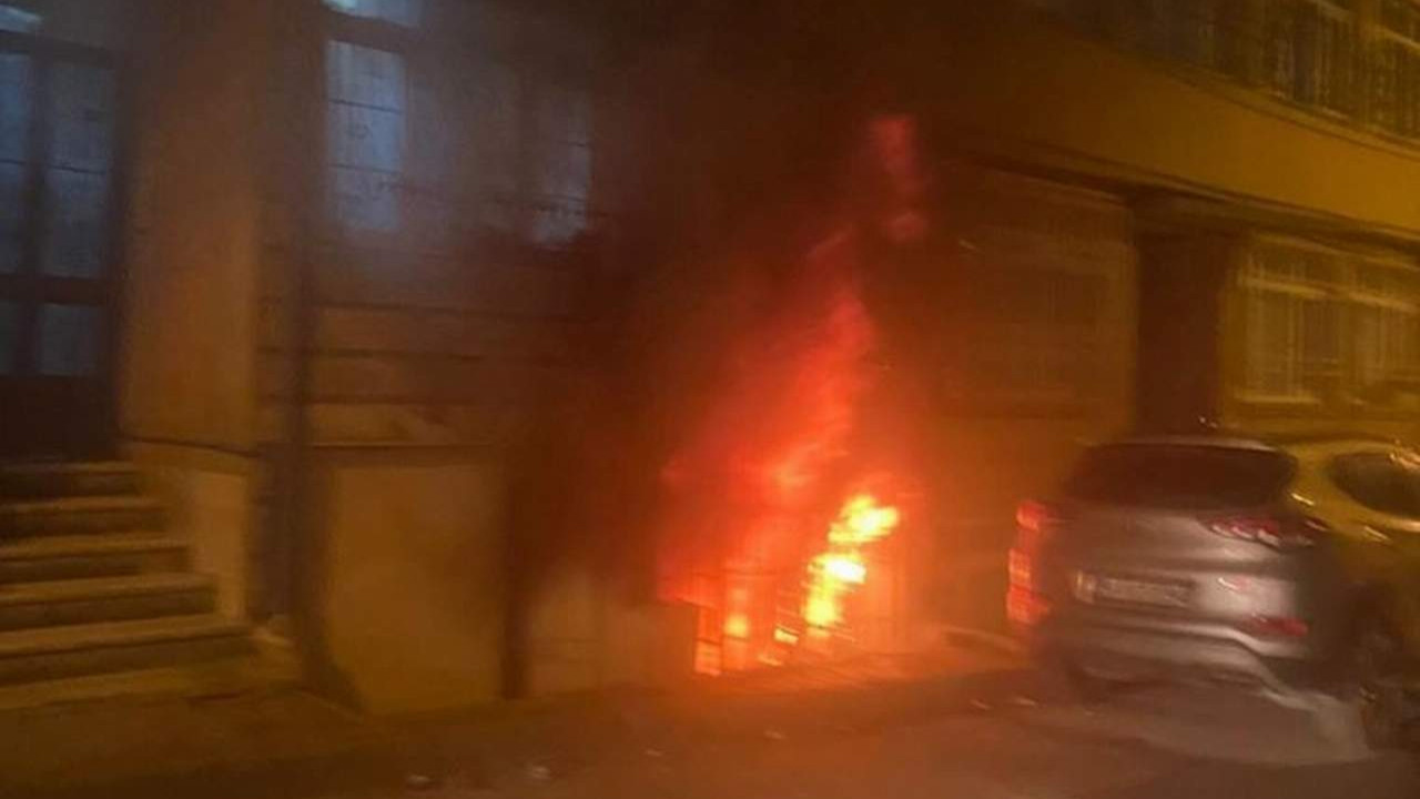 İstanbul'da korkutan yangın; 1 kişi hastaneye kaldırıldı