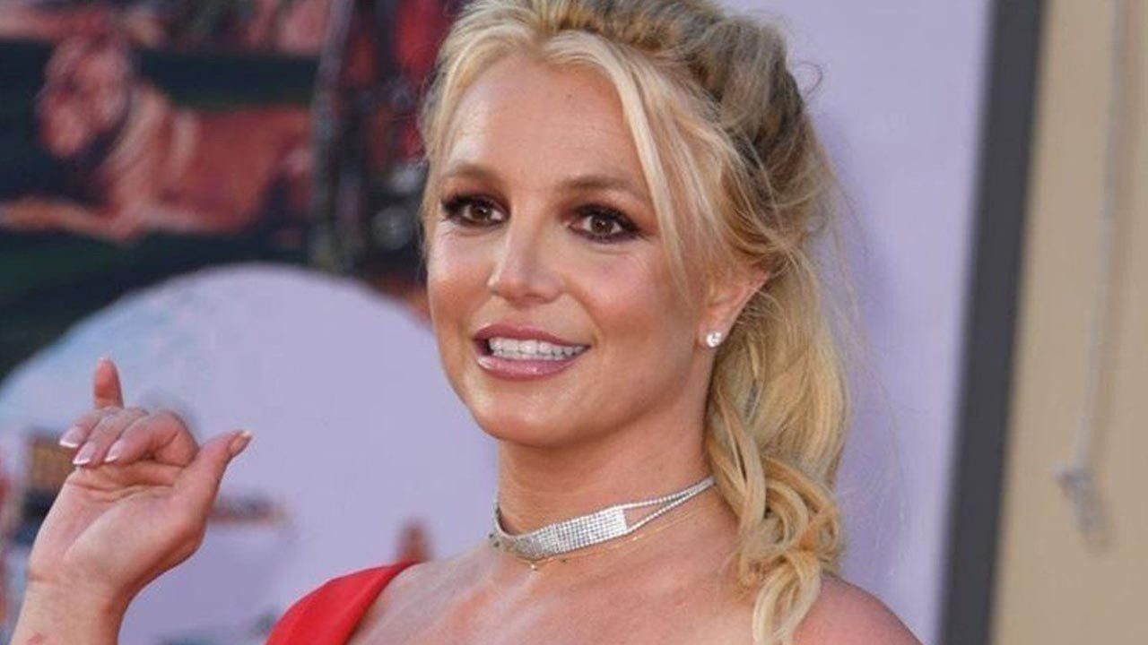 Britney Spears üçüncü kez hamile olduğunu açıkladı