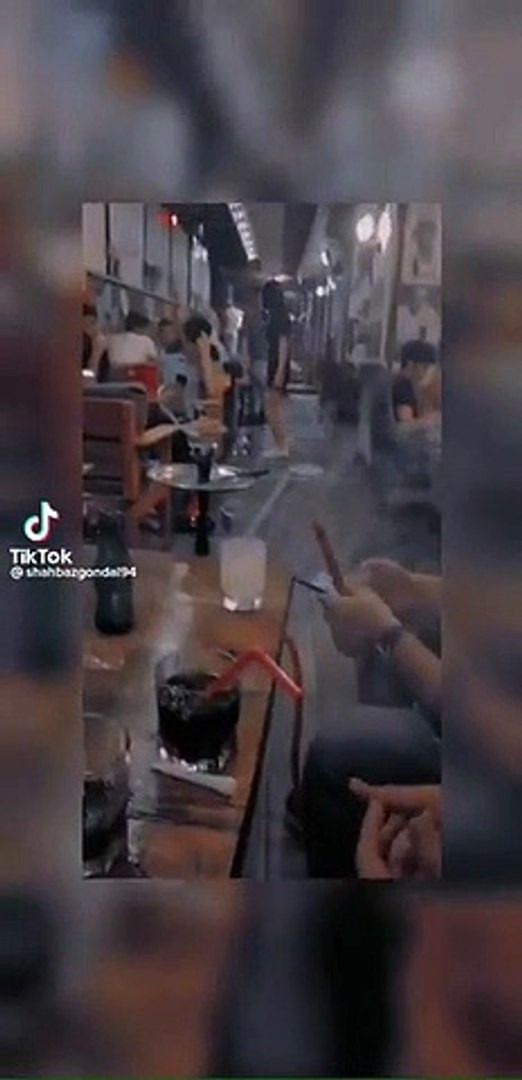 Bir göçmen rezaleti daha! Pakistanlı göçmen Türk kızlarını videoya çekip paylaştı!