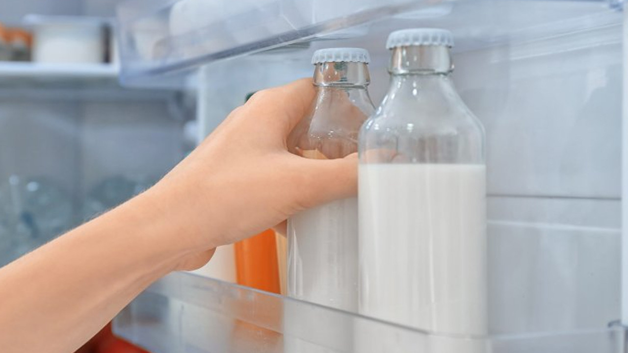 Tasarruf etmek isteyenler dikkat: Süt ve süt ürünlerini buzdolabı kapağına koymayın
