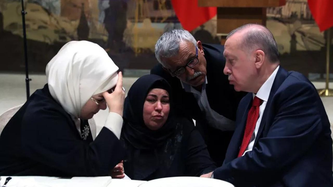 Duydukları Erdoğan çiftinin yüzüne yansıdı