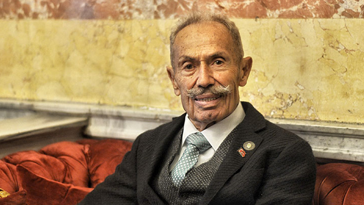 98 yaşındaki usta sanatçı uzun yaşamın sırrını açıkladı: 70 yıldır oruç tutuyorum