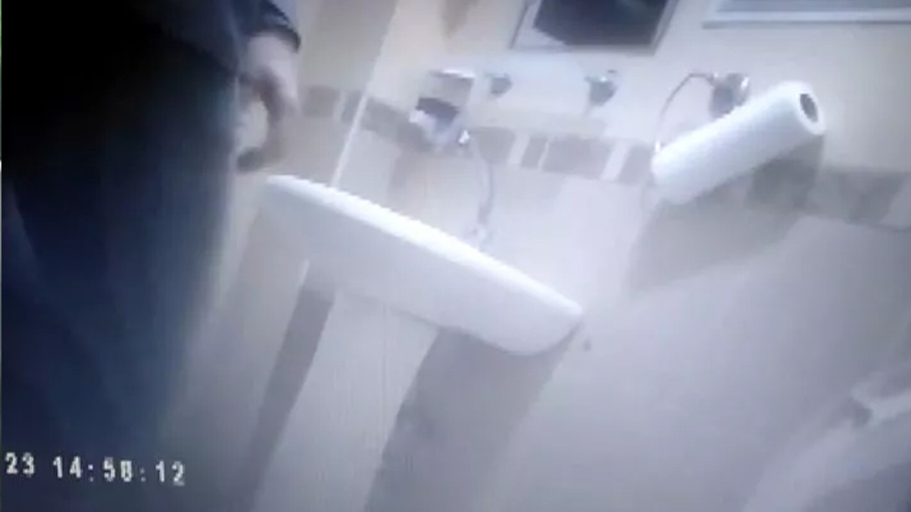 İş yerinde iğrenç olay: Tuvalete gizli kamera yerleştirip...