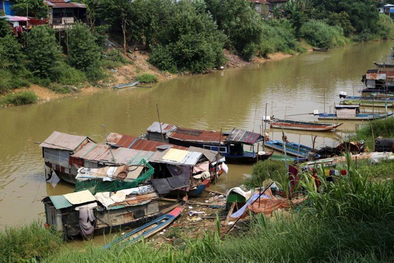 İnanılır gibi değil... Onların evi nehir oldu, hepsi tekne evlerde yaşıyor - Resim: 1