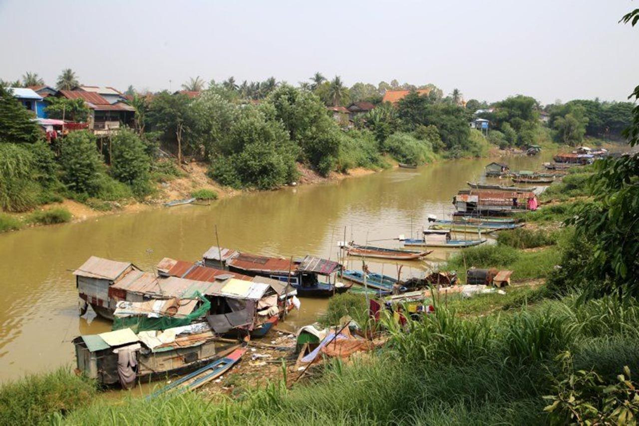 İnanılır gibi değil... Onların evi nehir oldu, hepsi tekne evlerde yaşıyor - Resim: 2