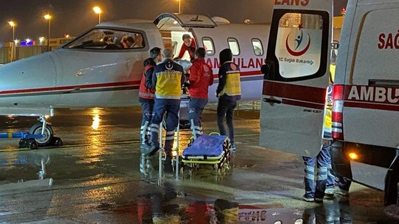 İki Türk hasta uçakla Türkiye'ye getirildi