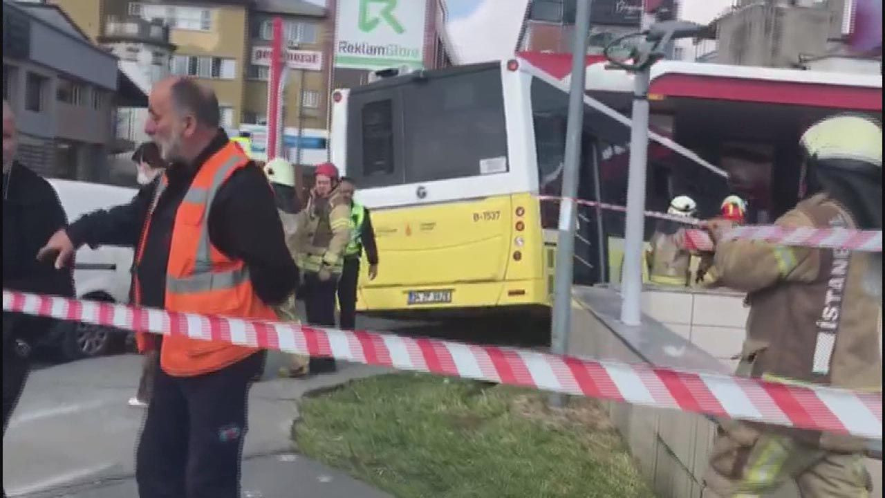 İstanbul'da zincirleme kaza! İETT otobüsü 6 araca çarptı - Resim: 2