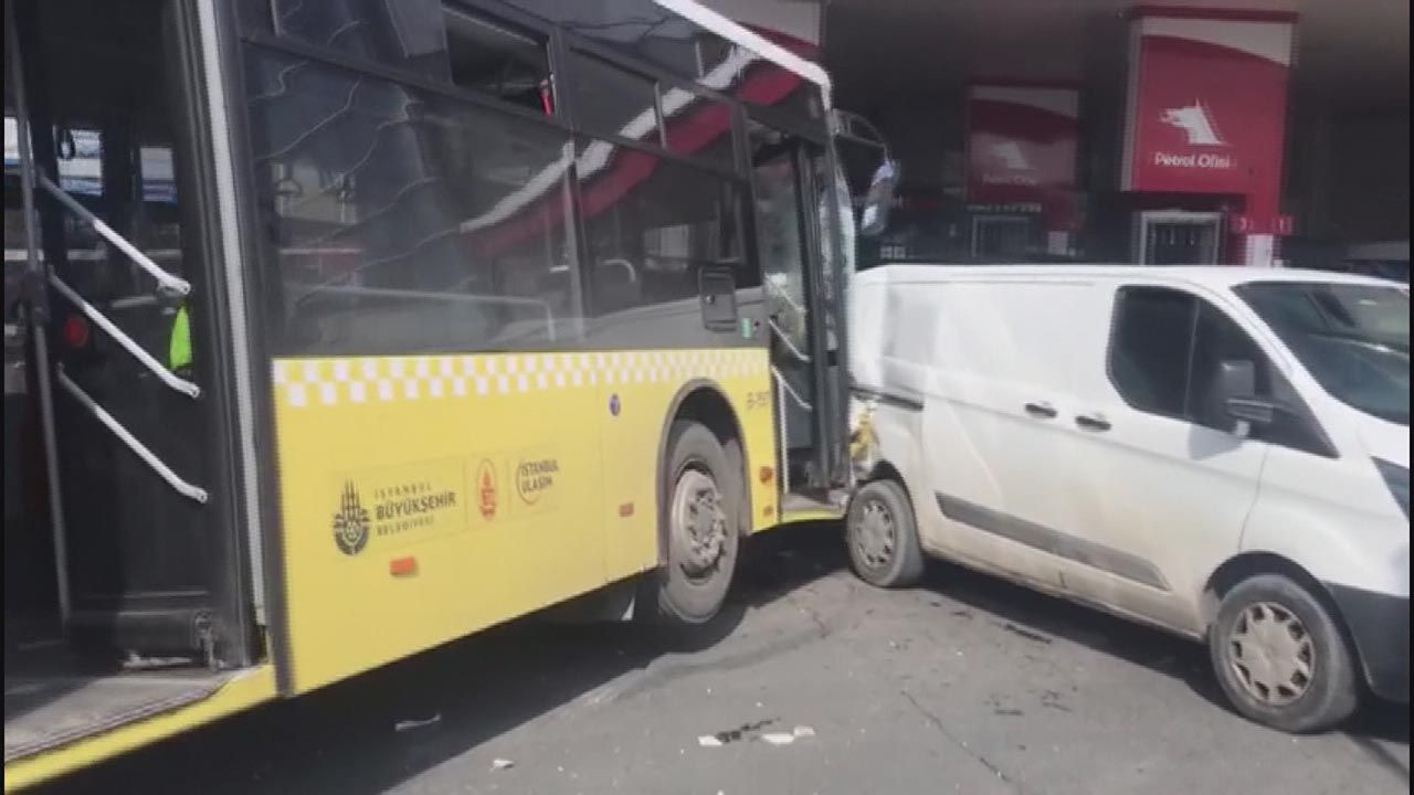 İstanbul'da zincirleme kaza! İETT otobüsü 6 araca çarptı - Resim: 1