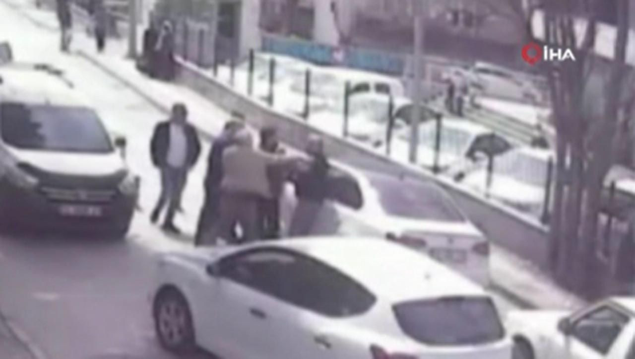 Yol verme tartışması kavgaya dönüştü, yol ringe döndü! - Resim: 4