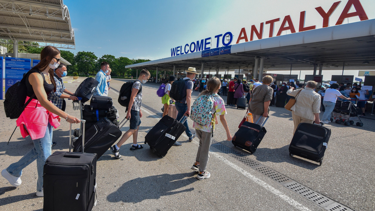 Antalya'ya turist akını: 1 milyonu geçti