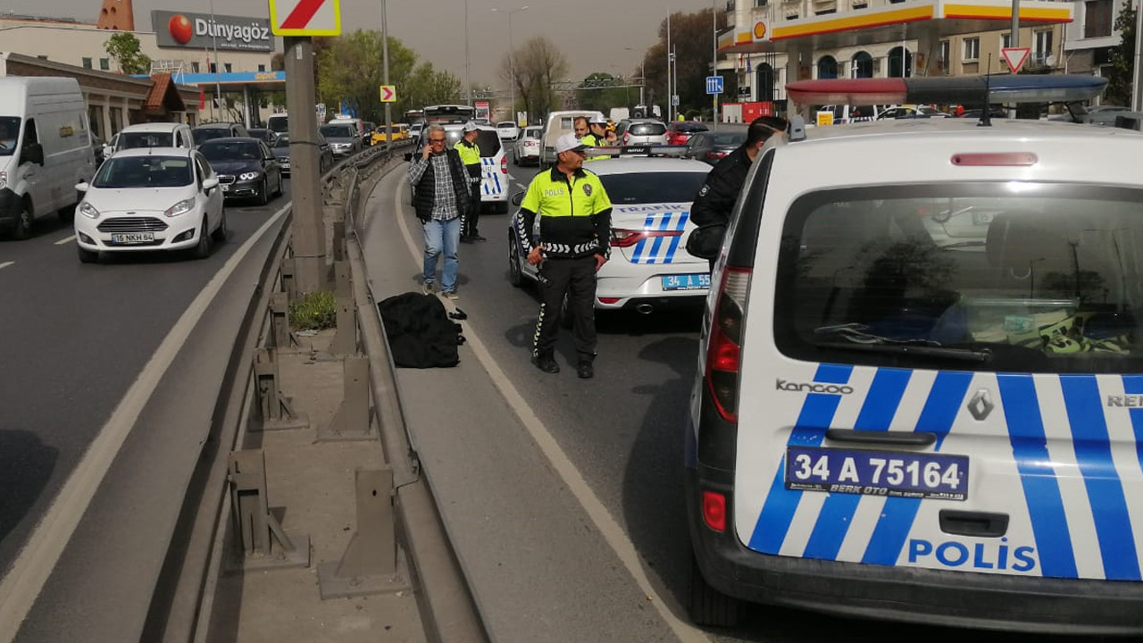 Sahil yolunda bariyerlere çarpan motosikletli hayatını kaybetti