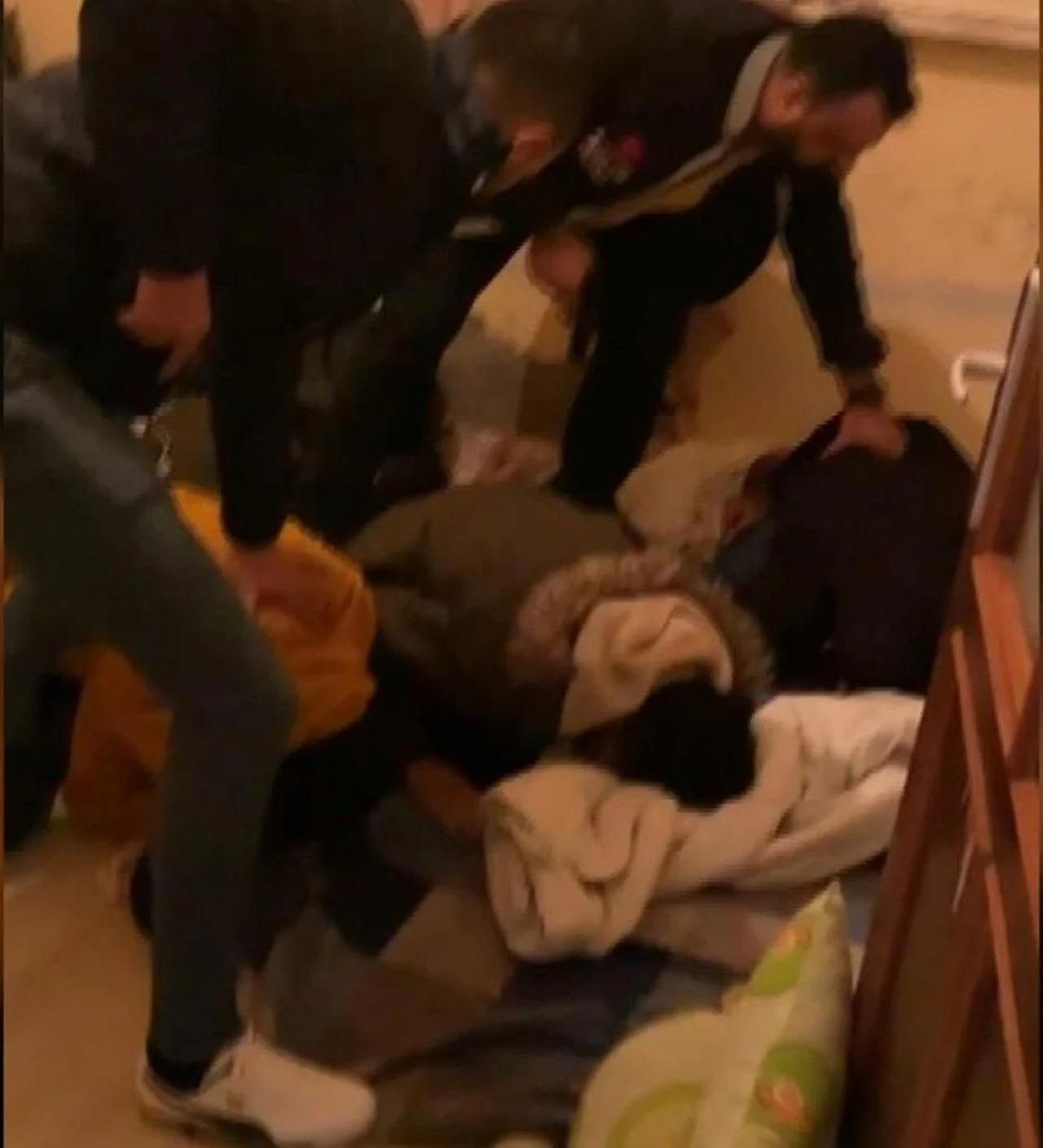 Pakistanlılar İstanbul Taksim'de 4 turisti kaçırdı! - Resim: 1