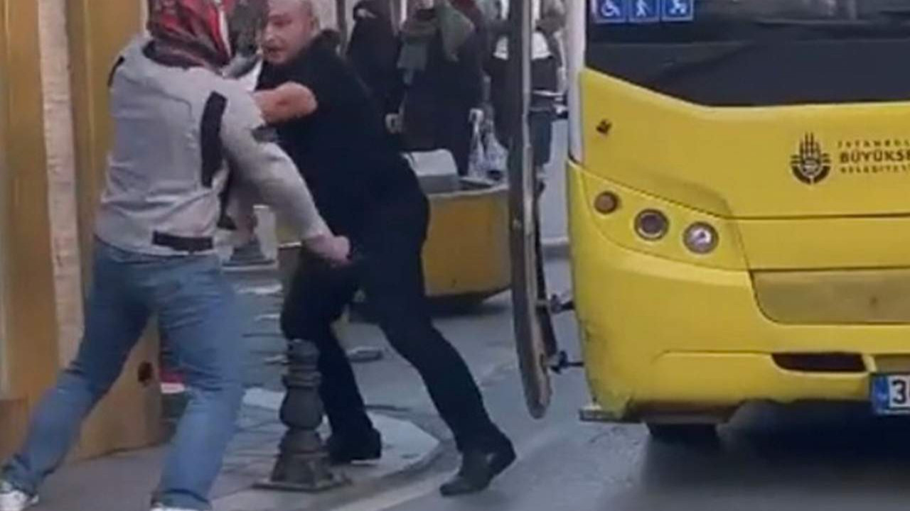 İstanbul'da eli bıçaklı motosikletçi dehşeti!