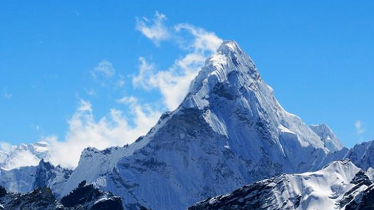 Dünyanın en büyük dağı ile ilgili ilginç bilgiler: En tepesinde 200 ceset...