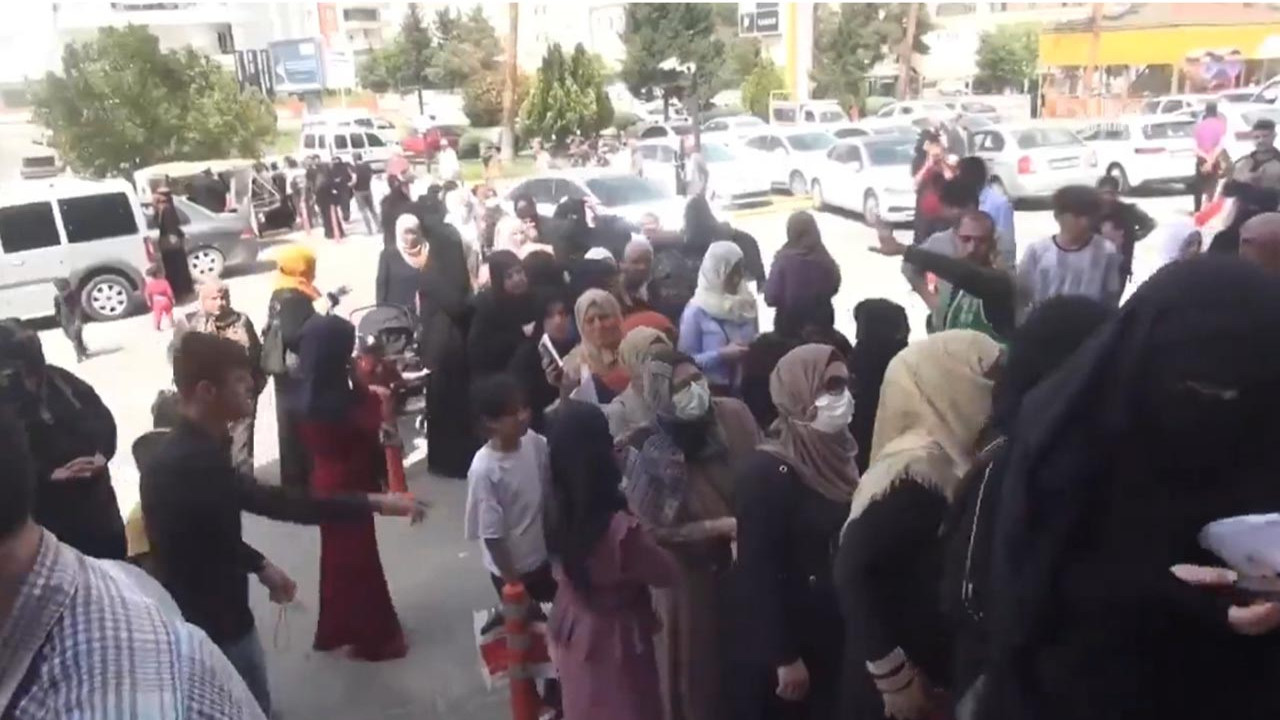Emeklilere zamsız 1.100 TL verilirken, Suriyelilere verilen 2.000 TL isyan ettirdi