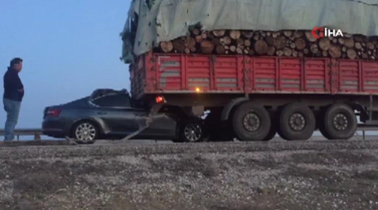 Korkunç kaza! Kamyonun damperine ok gibi saplandı - Resim: 3