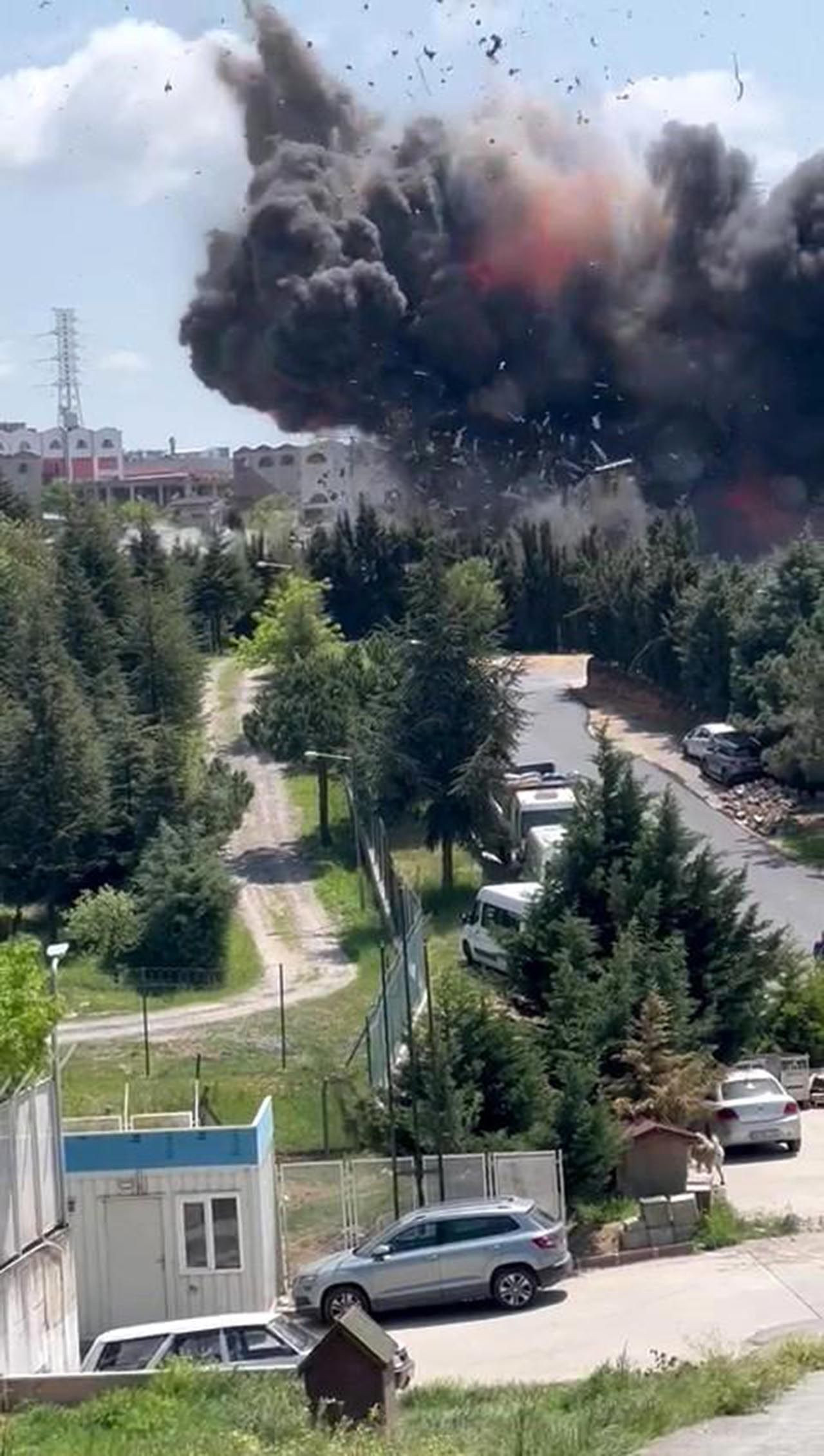 İstanbul'daki fabrika yangınından kötü haber geldi: Ölüler ve yaralılar var - Resim: 3