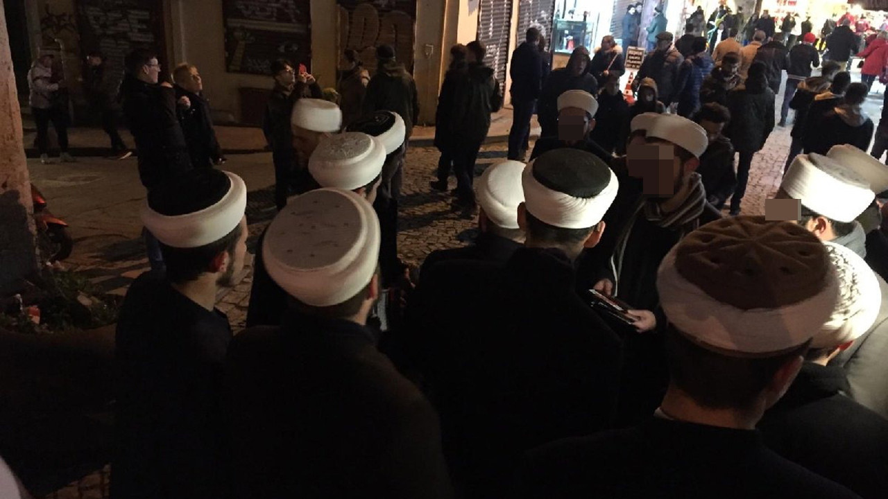 Tebliğcilerden kapı kapı Atatürk ve laiklik karşıtı bildiri