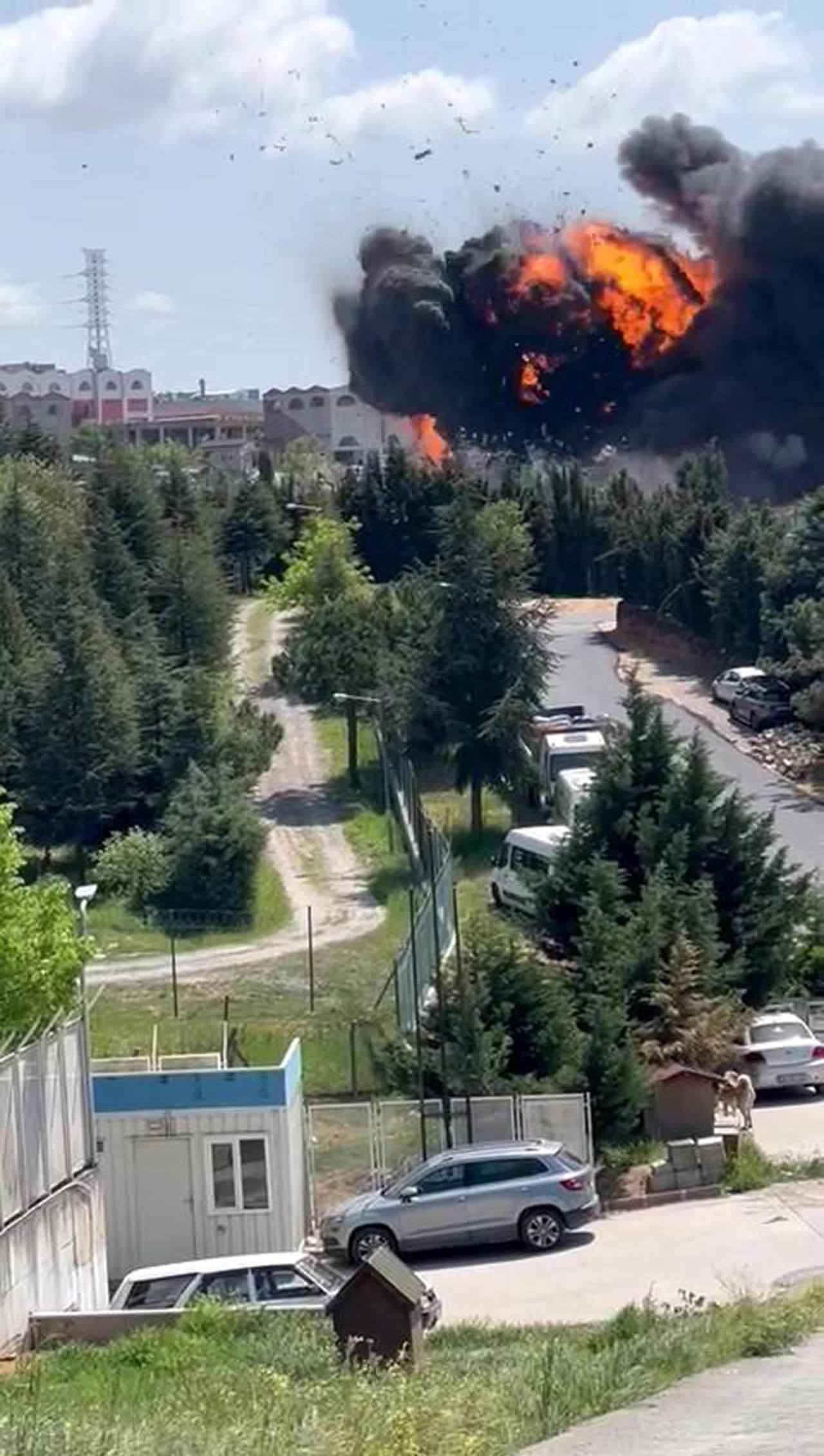 İstanbul'daki fabrika yangınından kötü haber geldi: Ölüler ve yaralılar var - Resim: 2