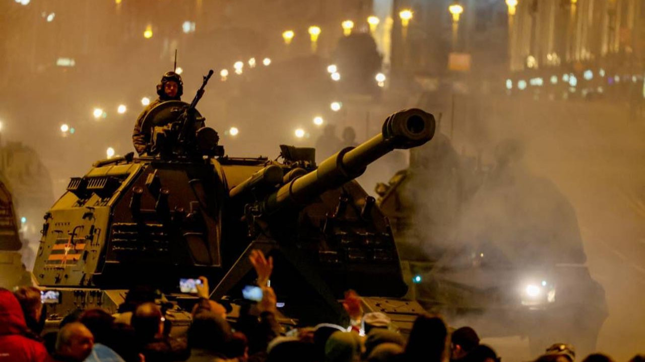 Ukrayna'yı kana bulayan Rus ordusu Moskova sokaklarına indi!