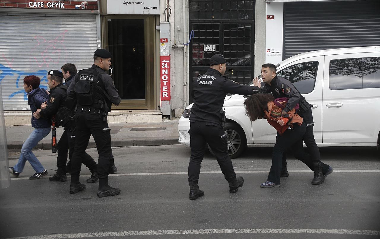Taksim'de 1 Mayıs hareketliliği! Gözaltılar var - Resim: 2