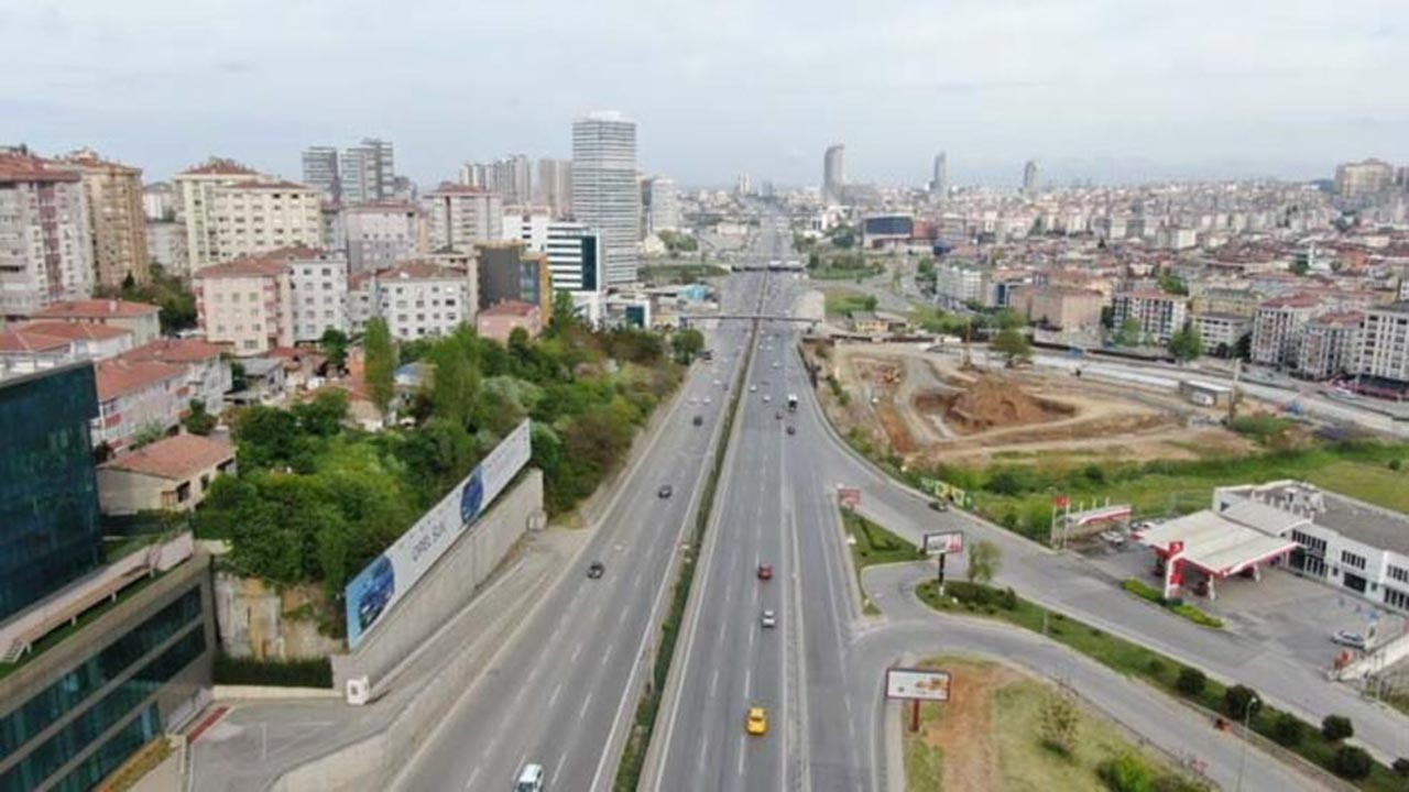 İstanbul'da kafa karıştıran bayram trafiği! Sabah bomboştu ama sonra...