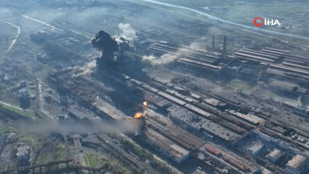 Rus ordusunun Ukrayna'daki fabrikayı vurduğu an kamerada