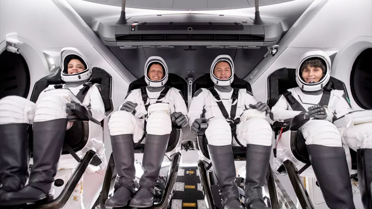 SpaceX'in uzaya gönderdiği 4 astronot  geri dönüyor