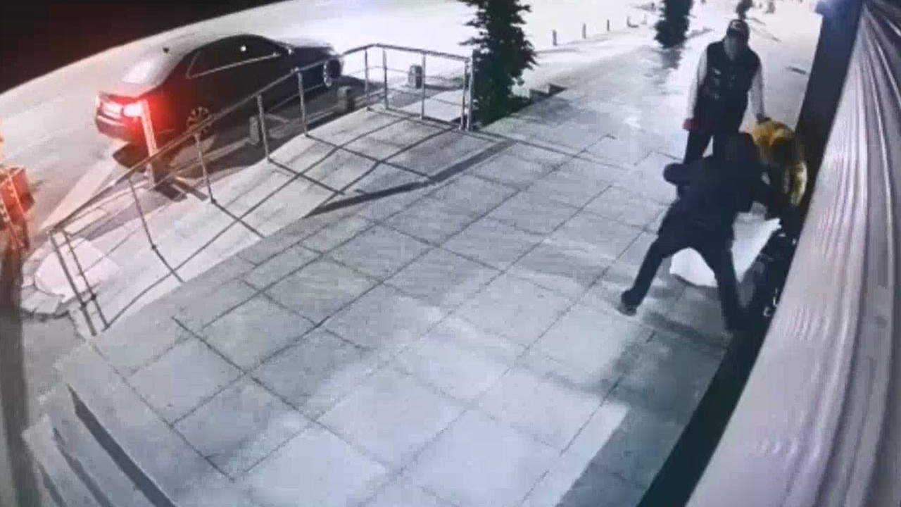 Çuvalla altın çalan hırsızlar yakalandı! O anlar kamerada